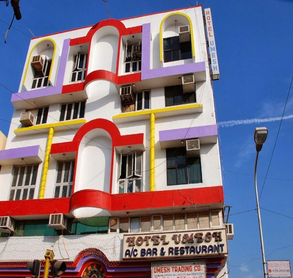 Hotel Umesh Daman Exteriör bild